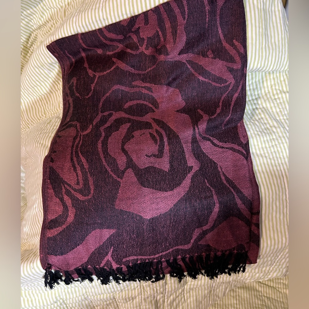 Pashmina with Black Fringe Beautiful Rose Pattern Burgundy Rose/Black 26”x76”